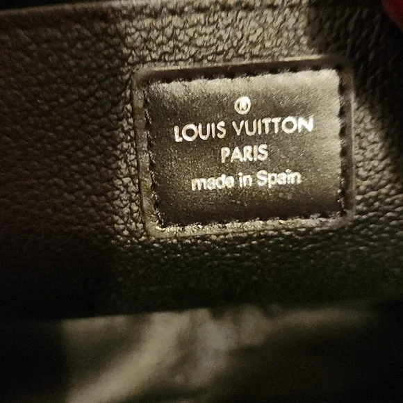LOUIS VUITTON TAIGA TOILETRY POUCH GOOD USED CONDITION